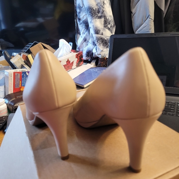 Ladies low heels - Picture 6 of 8